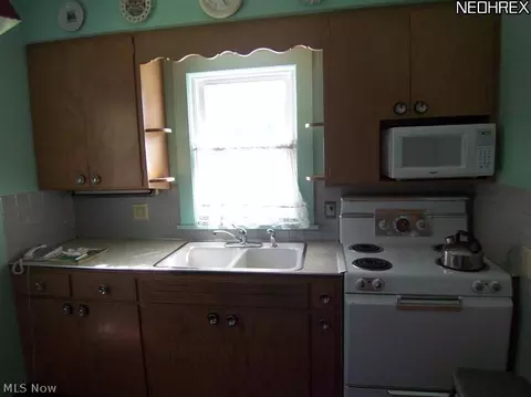 1023 Valley St, Ashtabula, OH 44004 photo 8