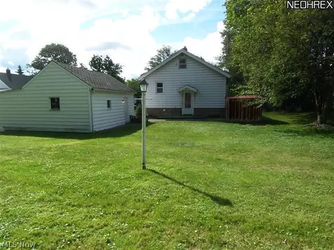 1023 Valley St, Ashtabula, OH 44004 photo 2