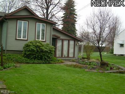 582 Geneva Ave, Struthers, OH 44471 photo 2