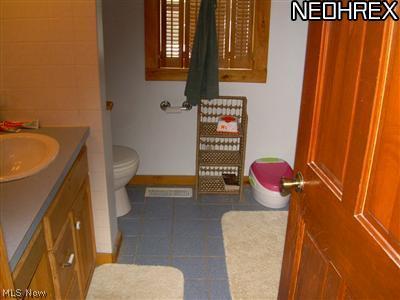 582 Geneva Ave, Struthers, OH 44471 photo 13