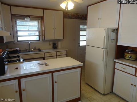 220 E 21st St, Dover, OH 44622 photo 6