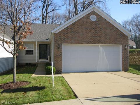 3186 Mariners Island Dr, Canton, OH 44708 photo 1