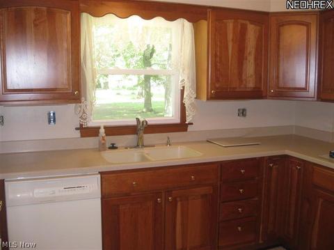2021 Pleasantview Ave, Ashtabula, OH 44004 photo 3
