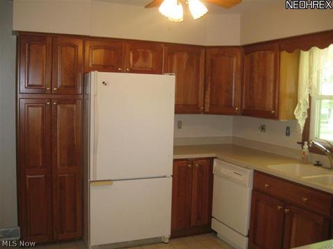 2021 Pleasantview Ave, Ashtabula, OH 44004 photo 2