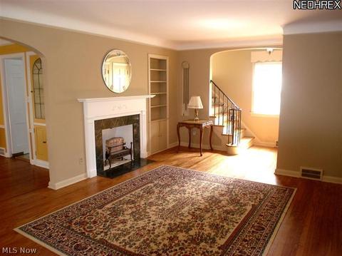 45 E 208 St, Euclid, OH 44123 photo 2