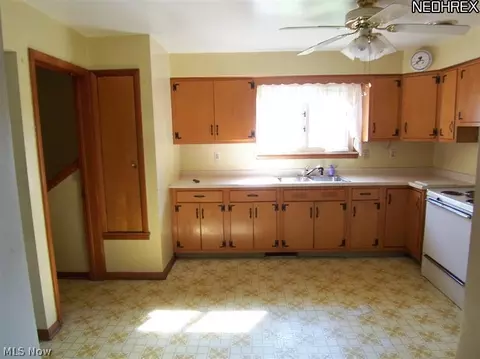 6208 Austin Dr, Ashtabula, OH 44004 photo 5