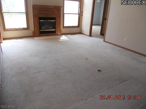 153 Gleneagle Dr, Elyria, OH 44035 photo 2