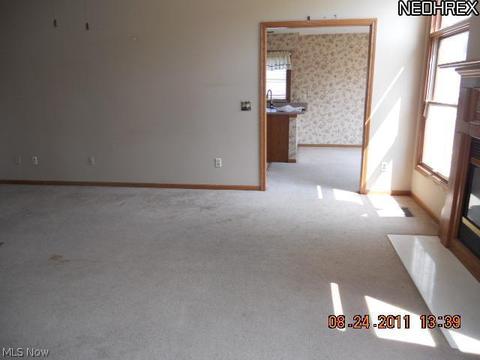 153 Gleneagle Dr, Elyria, OH 44035 photo 3