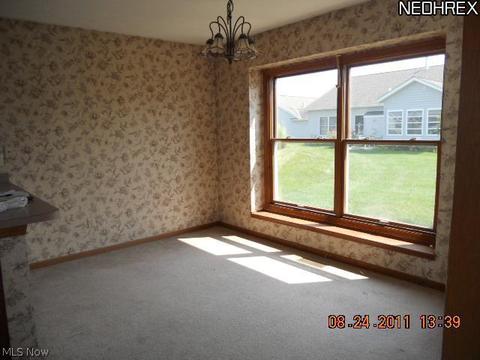 153 Gleneagle Dr, Elyria, OH 44035 photo 4