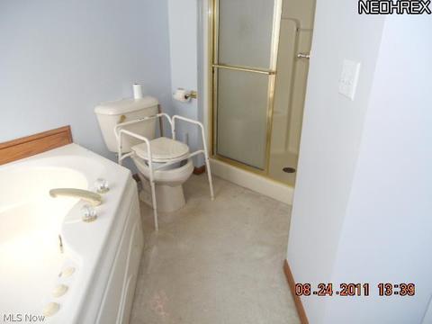 153 Gleneagle Dr, Elyria, OH 44035 photo 8