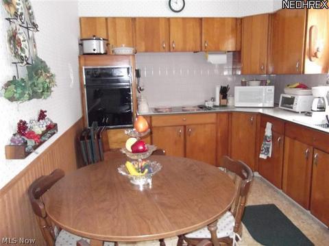 10143 Thwing Rd, Chardon, OH 44024 photo 3