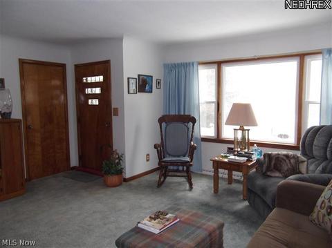 10143 Thwing Rd, Chardon, OH 44024 photo 4