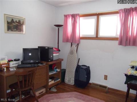 10143 Thwing Rd, Chardon, OH 44024 photo 6