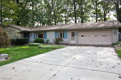 68 Robinhood Dr, Youngstown, OH 44511 photo 1