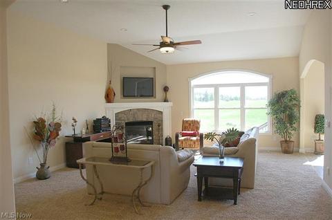 646 Hendrix Blvd, Lagrange, OH 44050 photo 2