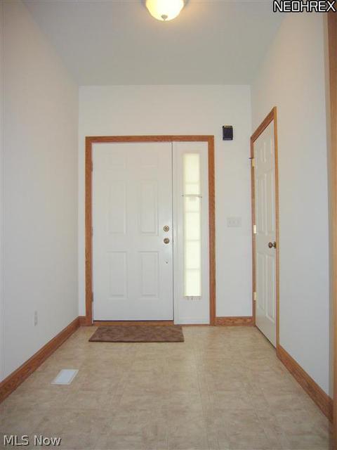 128 Legend Trl, Willowick, OH 44095 photo 3
