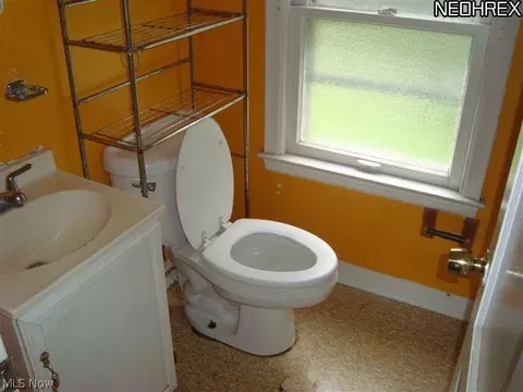 800 E 254th St, Euclid, OH 44132 photo 8
