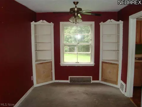 800 E 254th St, Euclid, OH 44132 photo 3