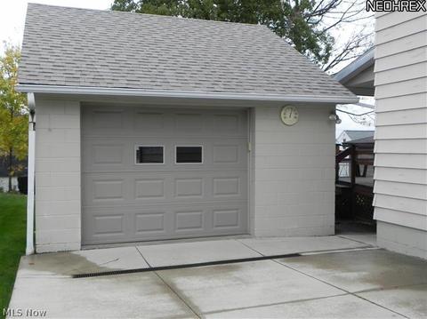 157 E Harvey, Struthers, OH 44471 photo 6