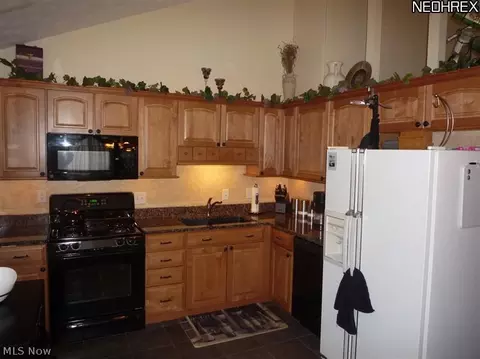 799 Charles St, Willowick, OH 44095 photo 2