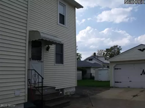 429 W 29th St, Ashtabula, OH 44004 photo 2