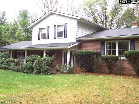 859 Springwater Dr, Akron, OH 44333 photo 3