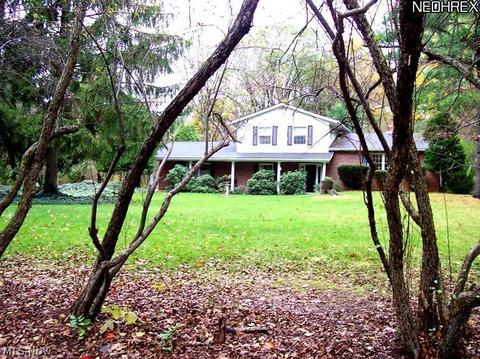 859 Springwater Dr, Akron, OH 44333 photo 1