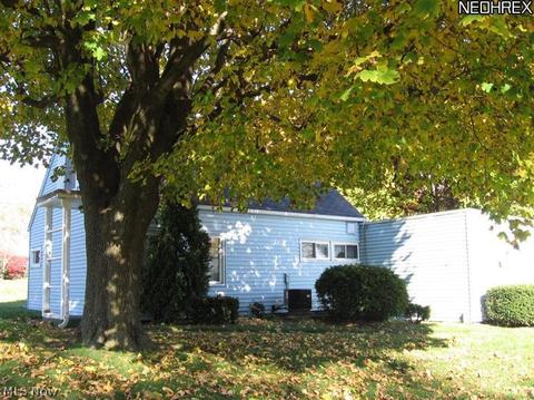 1423 Spangler Rd NE, Canton, OH 44714 photo 2