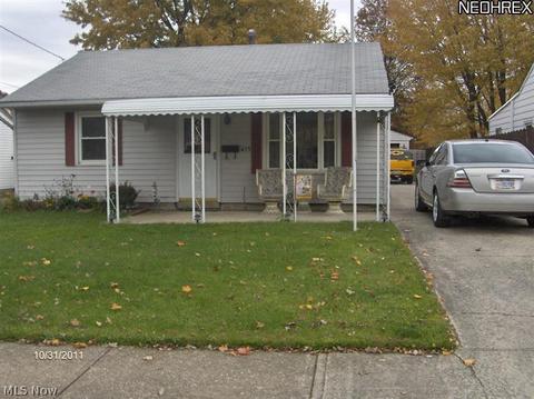 415 Wesley Ave, Elyria, OH 44035 photo 2