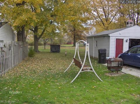415 Wesley Ave, Elyria, OH 44035 photo 4