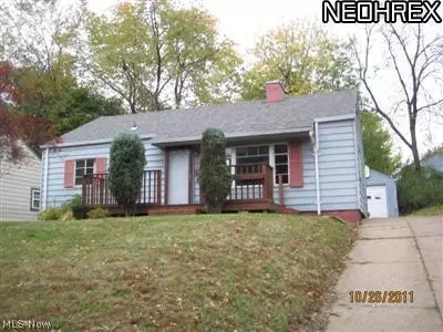 873 Kickapoo Ave, Akron, OH 44305 photo 1