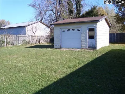 5028 Crystal Ave, Ashtabula, OH 44004 photo 5