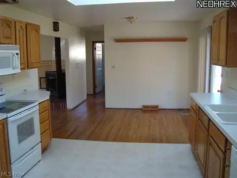 5028 Crystal Ave, Ashtabula, OH 44004 photo 4