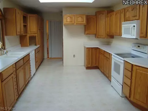 5028 Crystal Ave, Ashtabula, OH 44004 photo 2