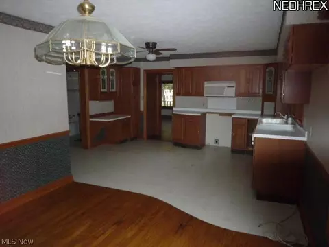 272 Hatch Rd, Wadsworth, OH 44281 photo 2