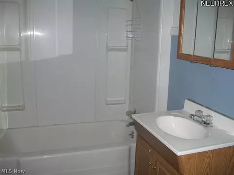 832 W 48th St, Ashtabula, OH 44004 photo 6