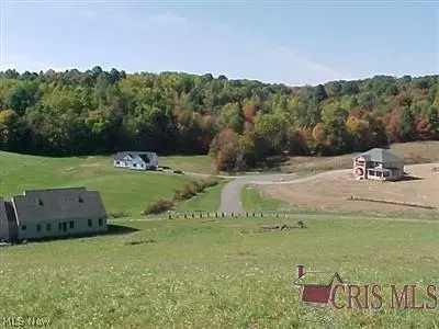 2033 Fox Chase Cir, Dover, OH 44622 photo 2