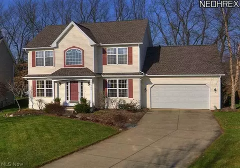 809 Graystone Cir, Akron, OH 44320 photo 1
