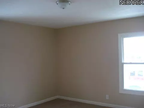 319 Race St, Dover, OH 44622 photo 2