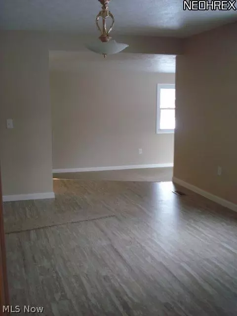 319 Race St, Dover, OH 44622 photo 10