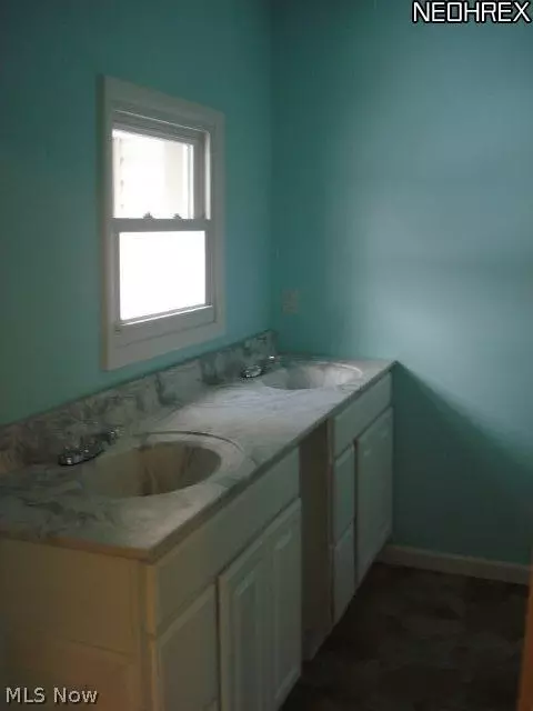 319 Race St, Dover, OH 44622 photo 18