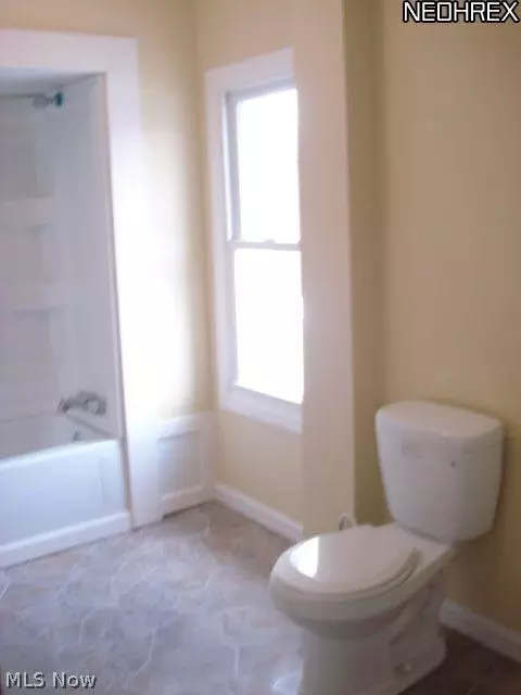 319 Race St, Dover, OH 44622 photo 13