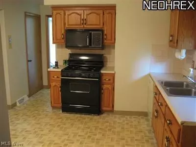 5609 Williston Dr, Parma, OH 44129 photo 9