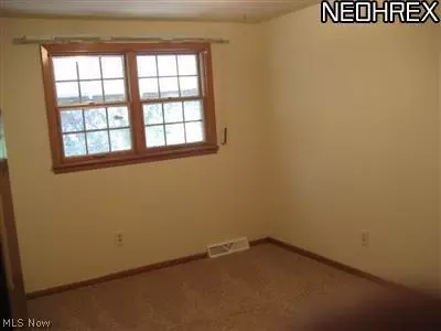 5609 Williston Dr, Parma, OH 44129 photo 4