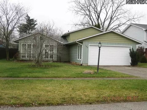 145 Valley Forge Cir, Elyria, OH 44035 photo 1