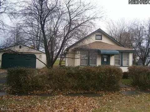 36925 St Clair St, Willoughby, OH 44094 photo 1
