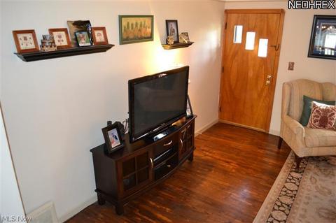 166 E 270th St, Euclid, OH 44132 photo 5