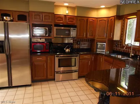 4300 Ormond Dr, Akron, OH 44319 photo 5