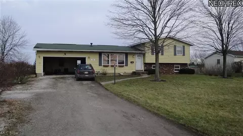 139 Pine St, Creston, OH 44217 photo 2