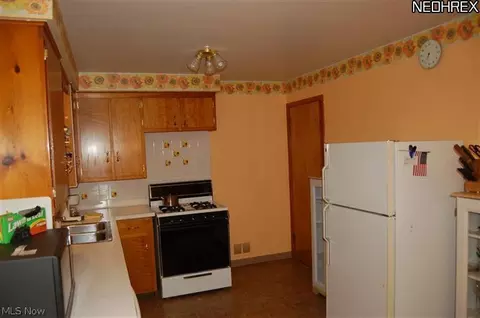 1118 5th St, Struthers, OH 44471 photo 4